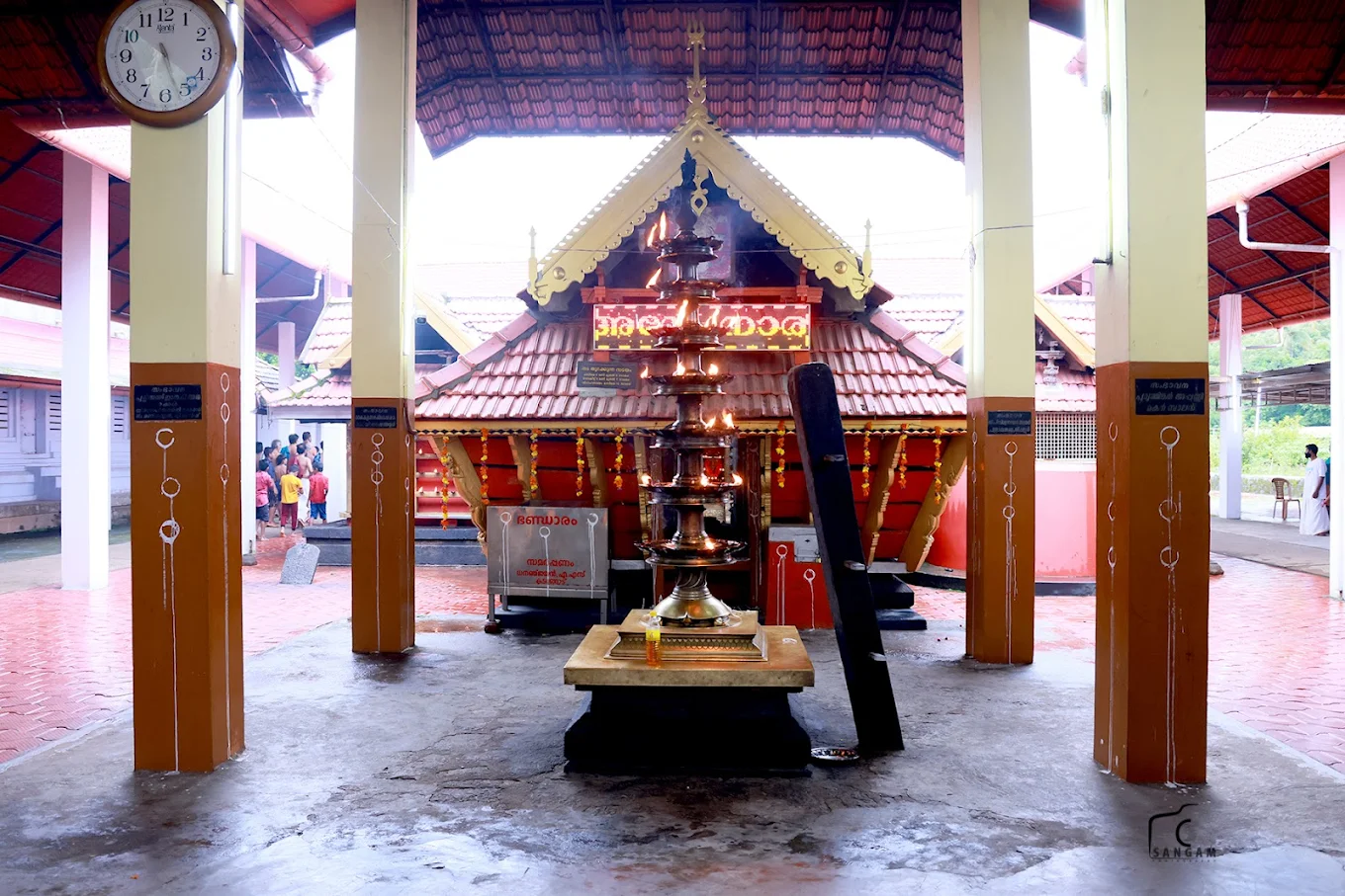 Prathistadina Mahotsavam at Sri Kaikulangara Karuthakkodu Mahadeva Temple Kadangode Thrissur Kerala Temple Festival
